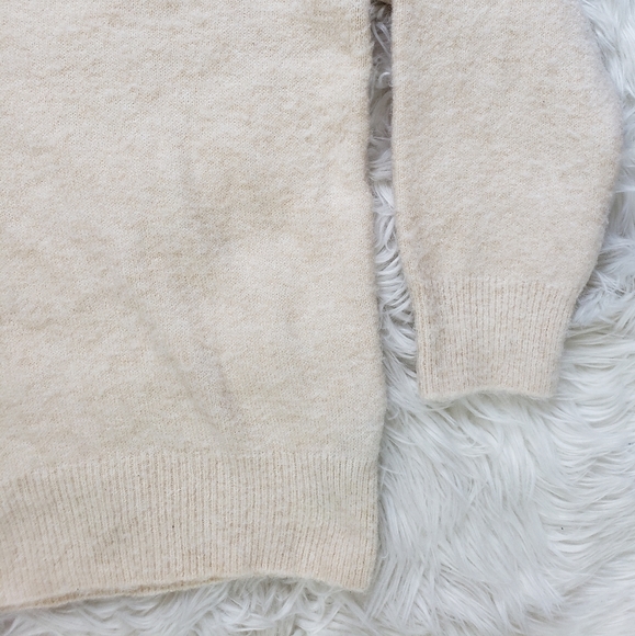 NEW Topshop V-Neck Fuzzy Oatmeal Sweater - Picture 6 of 10